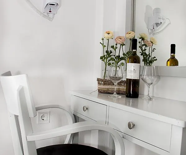 Mersea * Parikia (Paros)